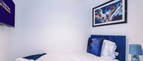 4 bedrooms, iron/ironing board, Internet, bed sheets