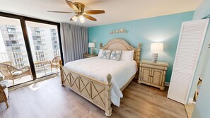 Tabla de planchar con plancha, wifi gratis y ropa de cama 