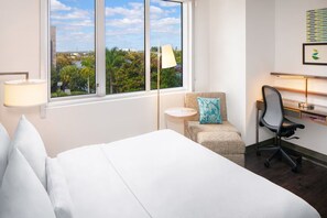 Tabla de planchar con plancha, wifi gratis y ropa de cama 