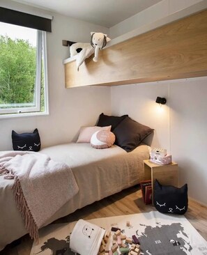 4 bedrooms, WiFi - ZEcamping 5 étoiles animé espace aquatique fitness hammam tente TV BBQ 32m2 (Quimper)