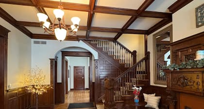 NH5: Charming 1BR in Historic Home
