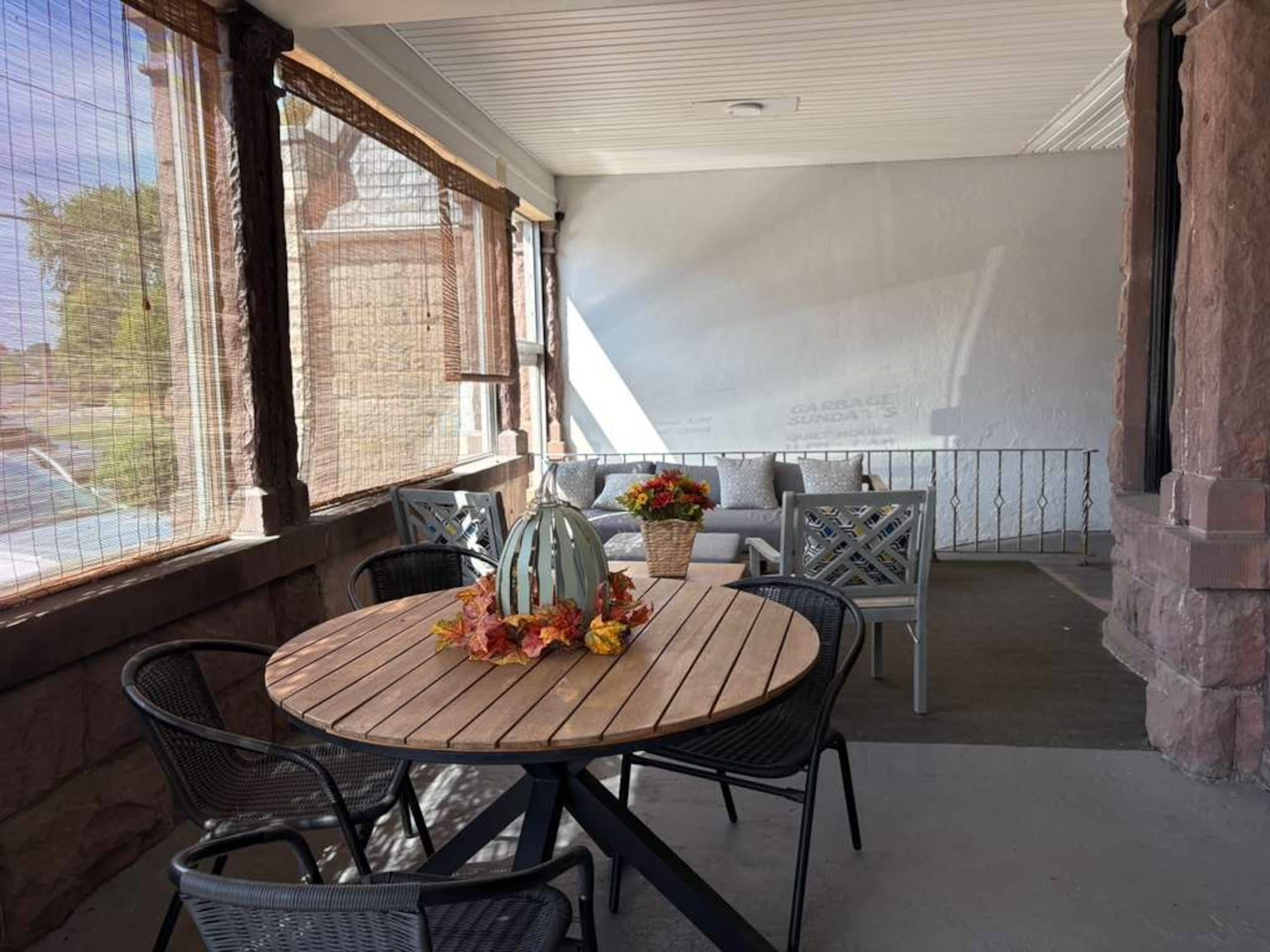 Outdoor dining