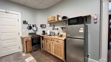 Coffee/tea maker, fridge, microwave, toaster
