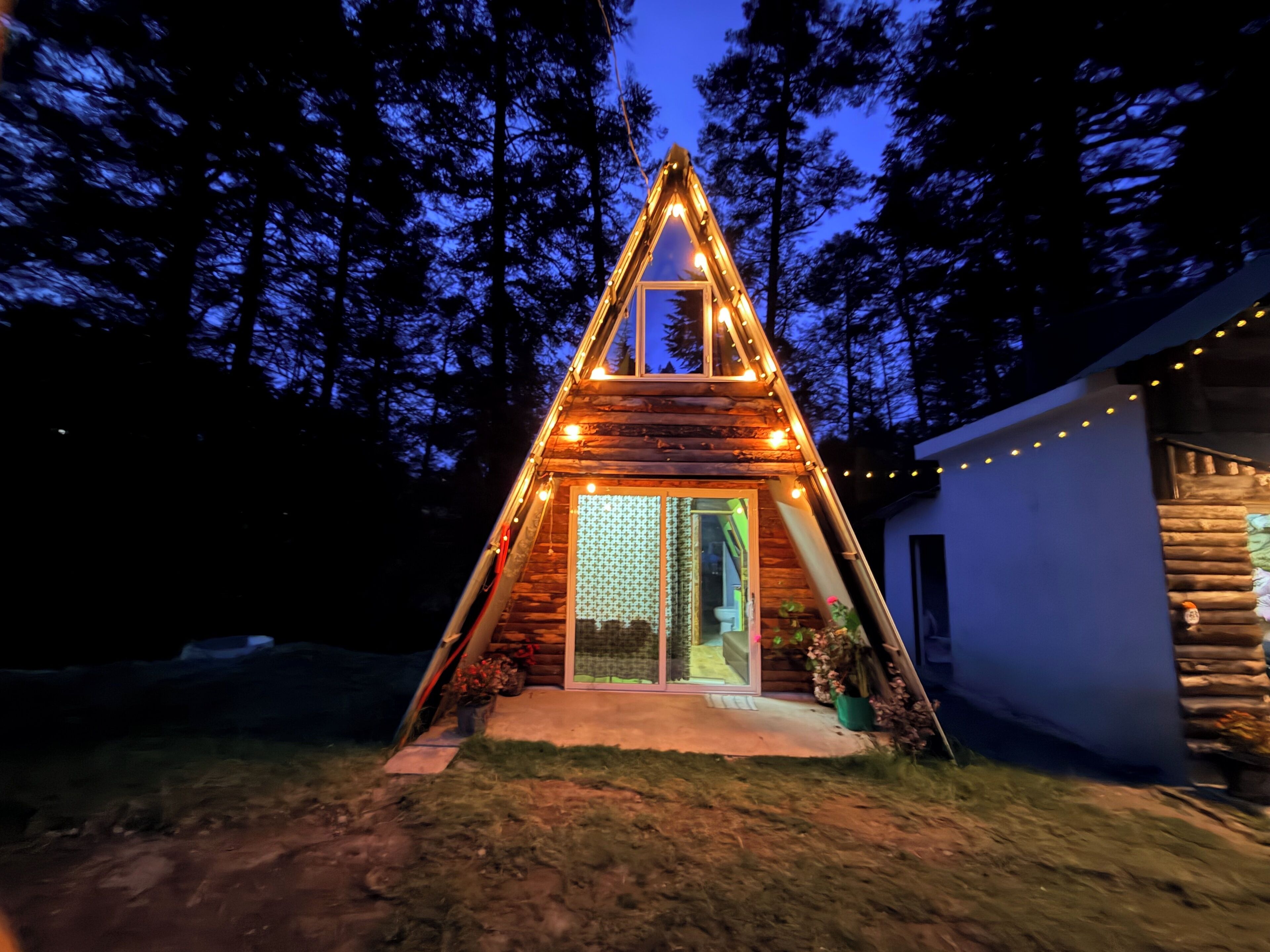 Comfort Triple Room, Patio, Mountain View | Down comforters, free WiFi, bed sheets