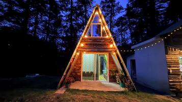 Comfort Triple Room, Patio, Mountain View | Down comforters, free WiFi, bed sheets