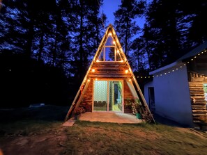 Comfort Triple Room, Patio, Mountain View | Down comforters, free WiFi, bed sheets - Cabañas D Güereo By GEstores (Mineral del Chico)