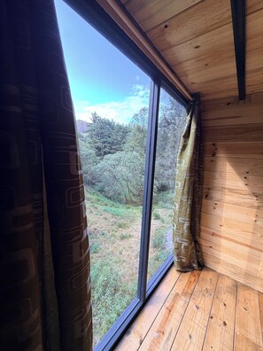 Cabaña superior, patio, vista al resort | Vista desde la habitación