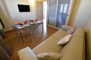 Living area - Apartment in A Hotel 'Unit 1' with Wi-Fi (Gallipoli)