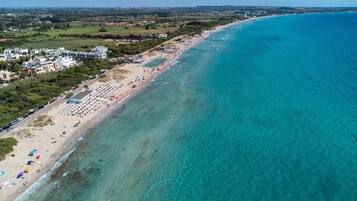Una spiaggia nelle vicinanze