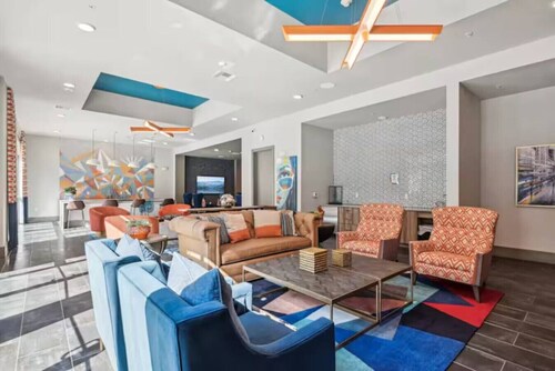 Comfy 1BR w/ Pool/Hot Tub/Gym/ Free Parking+ Wi-fi