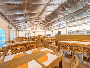 Dining - Camping 2 étoiles - ccbbdgg (Les Epesses)