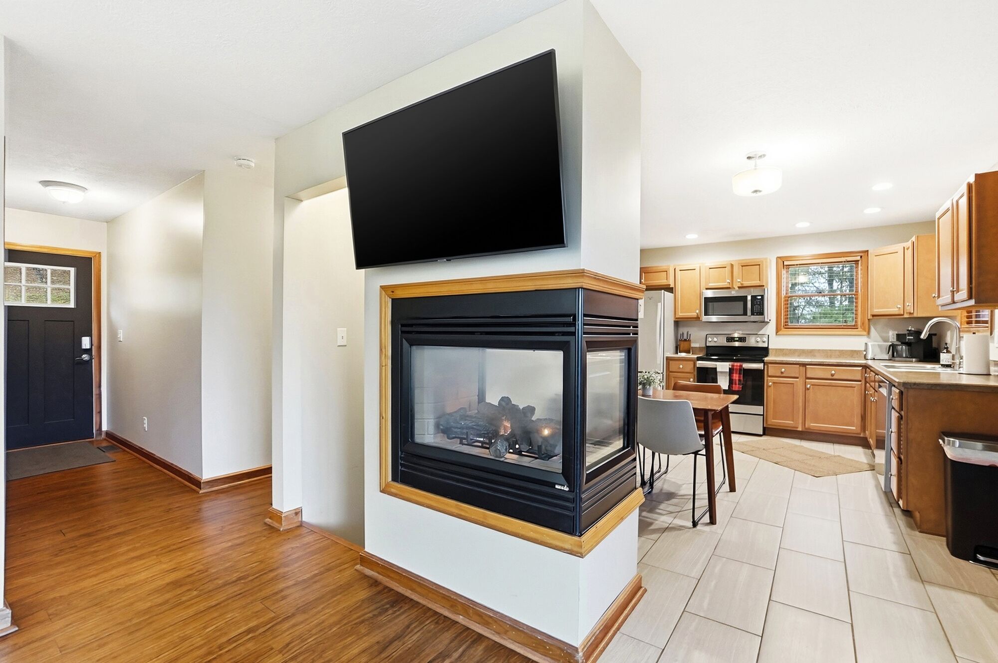 Refrigerador, microondas, horno y parrilla de estufa 