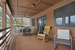 Outdoor dining - The Arcade | Hocking Hills, Hot Tub, Firepit (Logan)