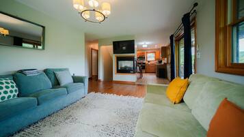 TV, fireplace