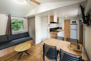 Interior - ZEcamping 4 étoiles animé piscine couverte mobil-home TV 29m2 (Granges-sur-Vologne)
