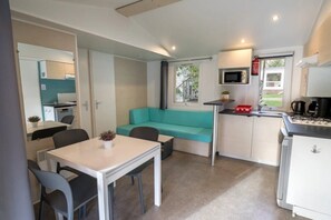 Dining - ZEcamping 4 étoiles piscine couverte club enfant mobil-home TV LV 31m2 (Granges-sur-Vologne)