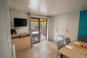 Dining - ZEcamping 4 étoiles piscine couverte mobil-home TV LV 32m2 (Granges-sur-Vologne)