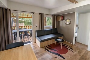 TV, ping pong - ZEcamping 4 étoiles animé piscine couverte mobil-home TV LV 35m2 (Granges-sur-Vologne)