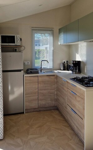 Fridge, microwave, stovetop, toaster - ZEcamping 3 étoiles animaux acceptés à proximité des plus beaux sites (Pordic)