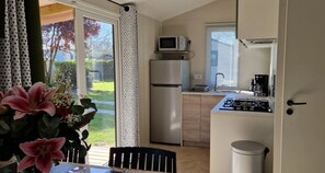 Fridge, microwave, stovetop, toaster - ZEcamping 3 étoiles animaux acceptés à proximité des plus beaux sites (Pordic)