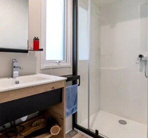 Bathroom - ZEcamping 3* mobil-home TV BBQ 27m2 4 pers (Pordic)