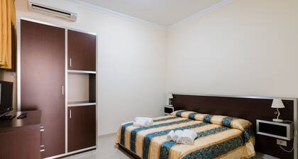 Apartment in einem Hotel 'Unit 1' mit WLAN