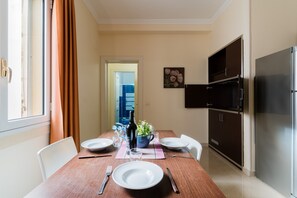 Dining - Apartment in A Hotel 'Unit 1' with Wi-Fi (Gallipoli)