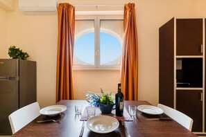 Dining - Apartment in A Hotel 'Unit 1' with Wi-Fi (Gallipoli)
