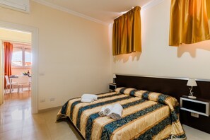 WiFi, bed sheets - Apartment in A Hotel 'Unit 1' with Wi-Fi (Gallipoli)