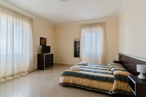 WiFi, bed sheets - Apartment in A Hotel 'Unit 1' with Wi-Fi (Gallipoli)