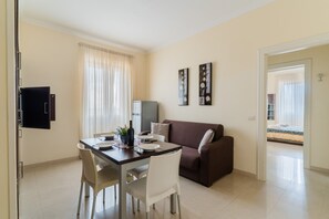 Dining - Apartment in A Hotel 'Unit 1' with Wi-Fi (Gallipoli)