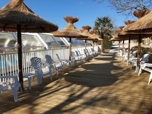 Terrace/patio - ZEcamping 4* animé piscine couverte dog friendly locatif TV LV clim (Thégra)