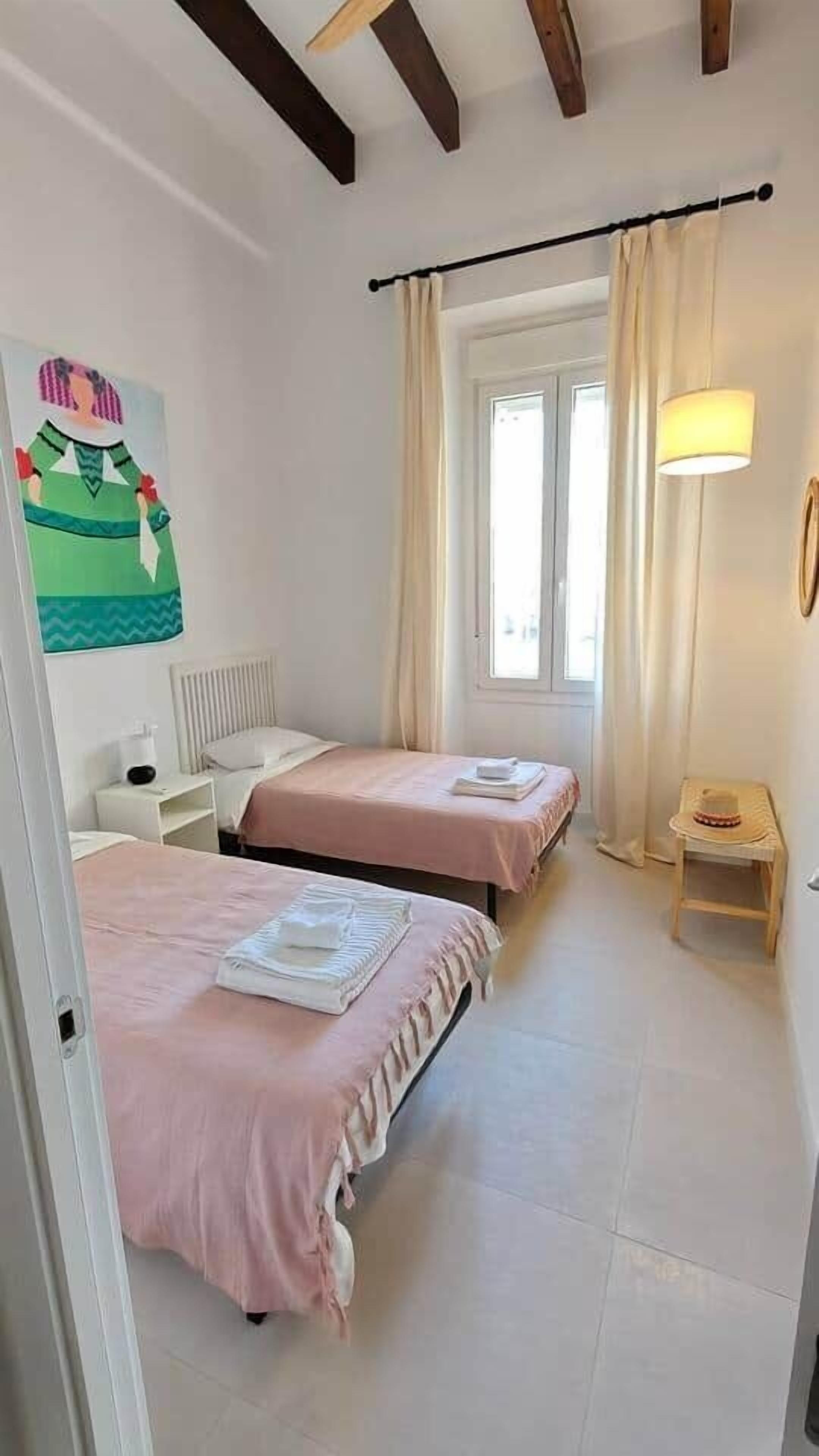 办公桌、熨斗/熨衣板、免费 WiFi、床单