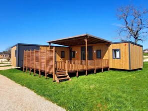 Exterior - ZEcamping 4* piscine couverte club enfant locatif TV LV clim 67m2 (Thégra)