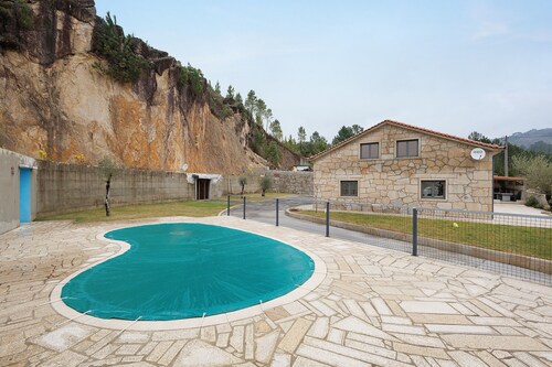 Studio Apartment 'Casa Miradouro Fafião' with Mountain View, Private Pool and Wi-Fi