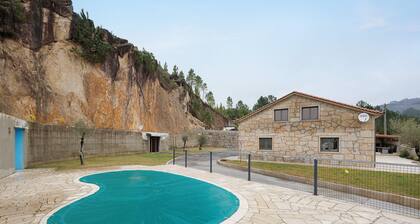 Studio Apartment 'Casa Miradouro Fafião' with Mountain View, Private Pool and Wi-Fi