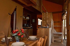 Dining - ZEcamping 3* piscine locatif clim 45m2 8 pers (Sartène)