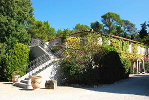 Exterior - LES MAZETS DES ROCHES (Tarascon)
