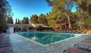 Exterior - LES MAZETS DES ROCHES (Tarascon)