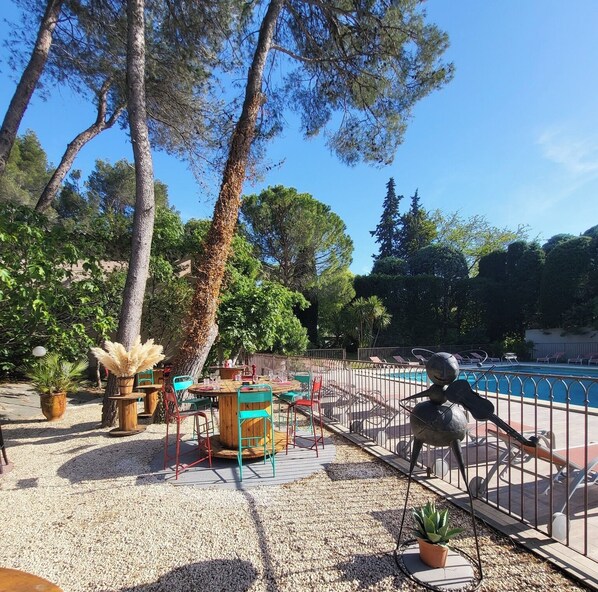 تناول الطعام بالخارج