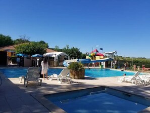 A heated pool - ZEcamping 3 étoiles espace aquatique animaux acceptés chalet 4 pers (Tauriac)