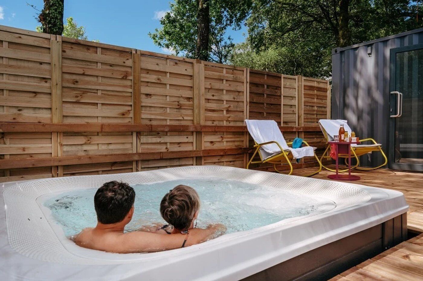 Bain à remous extérieur