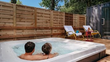 Bain à remous extérieur