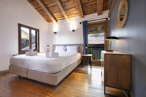 Desk, iron/ironing board, WiFi, bed sheets - Rosaline - Ferme 220m2 | Charme | Cheminée | Jacuzzi | Sauna (Les Houches)