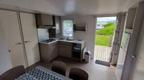 Fridge, microwave, stovetop