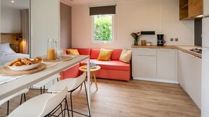 Interior - ZEcamping 4 étoiles familial espace aquatique mobil-home TV 35m2 (Guidel)