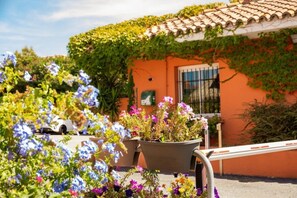 Property grounds - ZEcamping 4* animé piscine chauffée tente TV BBQ clim 26m2 (Canet-en-Roussillon)