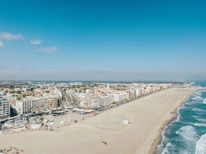 Beach - ZEcamping 4* animé piscine chauffée tente TV BBQ clim 26m2 (Canet-en-Roussillon)