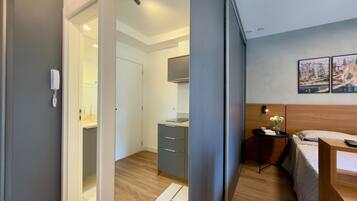 Bureau, fer et planche à repasser, Wi-Fi gratuit