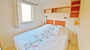 4 bedrooms, WiFi - ZEcamping 3 étoiles mobil-home TV LV clim 39m2 10 pers (Bauduen)